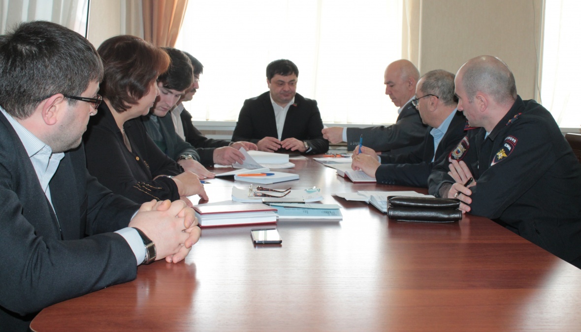 В Хасавюртовском районе состоялось заседание постоянной комиссии Собрания депутатов по законности и местному самоуправлению.