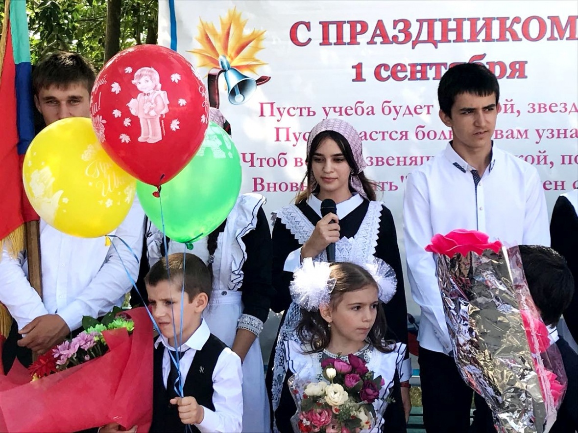 Магомед Лабазанов в День знаний посетил среднюю школу села Сивух.