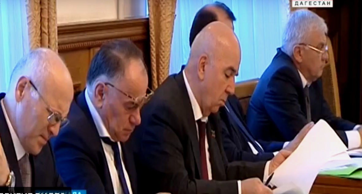 Магомед Лабазанов принял участие на заседании круглого стола на тему «Актуальные проблемы, возникающие в ходе исполнения республиканского бюджета Республики Дагестан по итогам 9 месяцев 2019 года