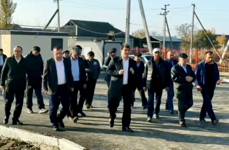 Магомед Лабазанов вместе с Главой муниципального района Джамбулатом Салавовым посетил строящуюся Теречную СОШ.