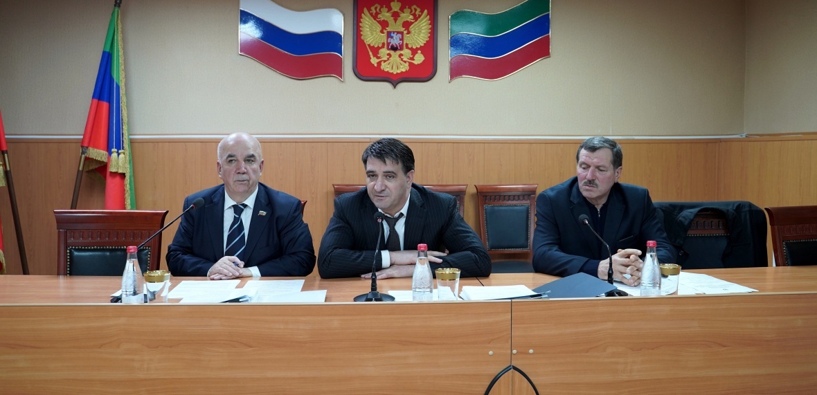На двадцать восьмой сессии Собрания, депутаты Хасавюртовского района приняли бюджет на 2020год