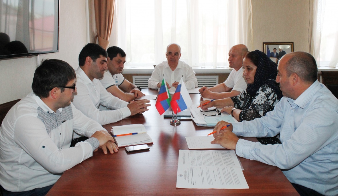 В Хасавюртовском районе состоялось заседание постоянной комиссии по законности и местному самоуправлению Собрания депутатов.