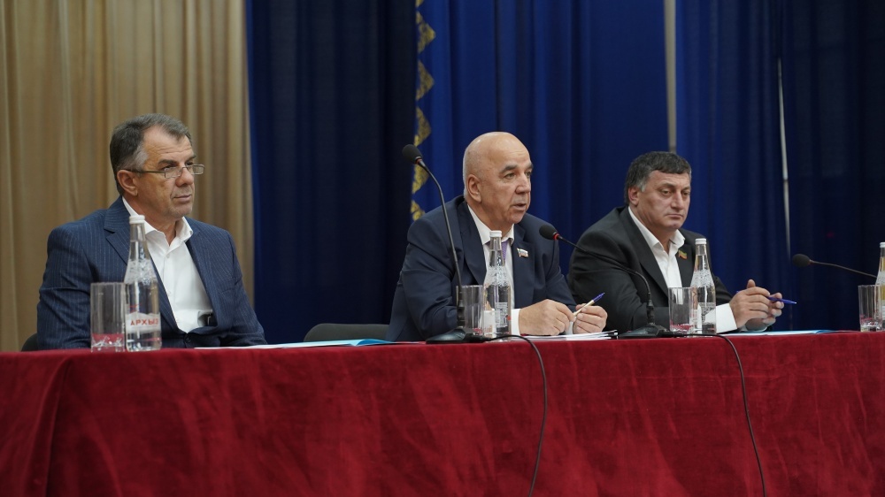 На девятой сессии Собрания депутатов Хасавюртовского района обсудили вопросы противодействия и борьбы с распространением коронавирусной инфекции