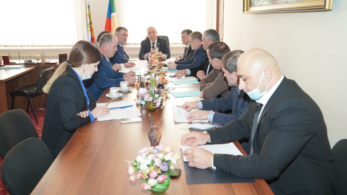 В Хасавюртовском районе состоялось заседание совета Собрания депутатов муниципального района.