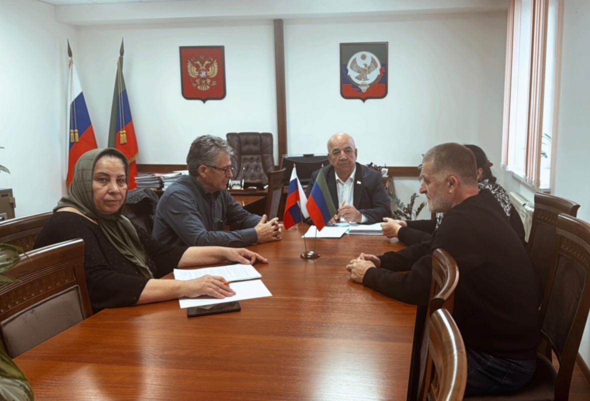 Председатель Собрания депутатов муниципального образования «Хасавюртовский район» Магомед Лабазанов провел заседание рабочей группы.