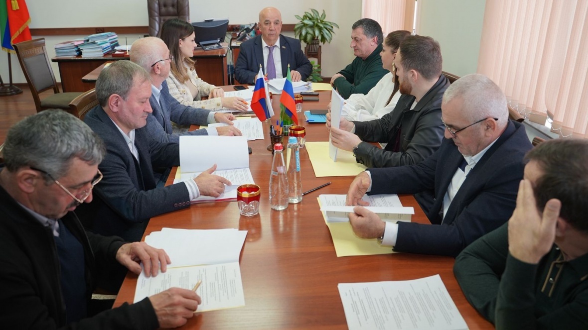 В Хасавюртовском районе состоялось заседание Совета Собрания депутатов муниципального района.