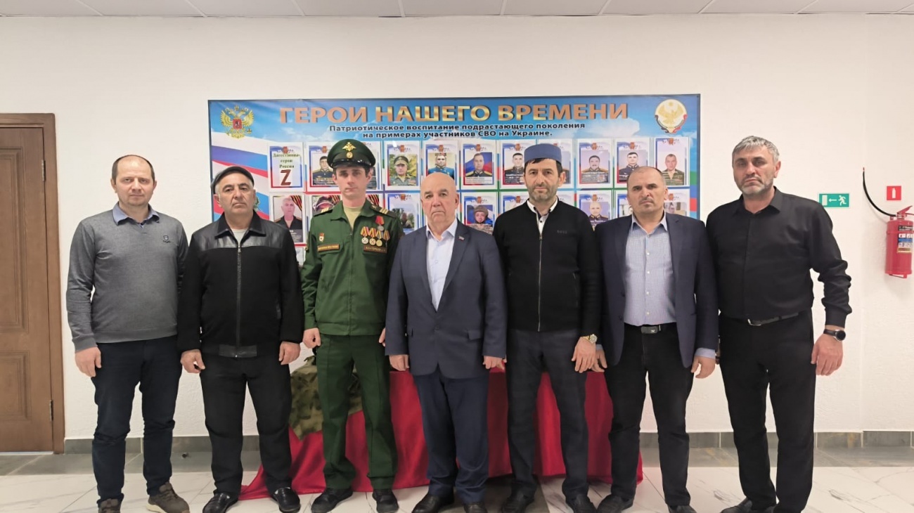 В МКОУ «Сивухская СОШ» проведена акция по плетению маскировочных сетей при участии Председателя Собрания депутатов МО «Хасавюртовский район» Магомеда Лабазанова