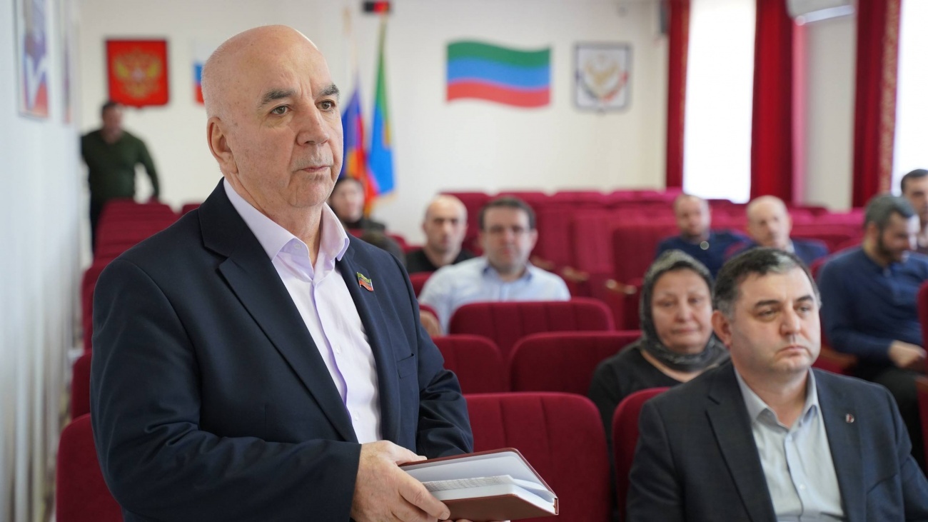 Председатель Собрания депутатов Магомед Лабазанов принял участие в рабочем совещании.